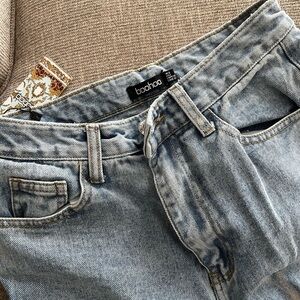 NWT size 2 Jeans Boohoo